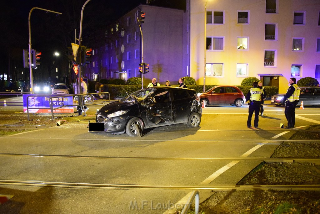 VU PKW Strab Koeln Melatenguertel Eisenstr P35.JPG - Miklos Laubert